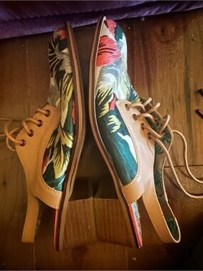 Miss L Fire Floral Lace-Up Women’s Oxford Shoes